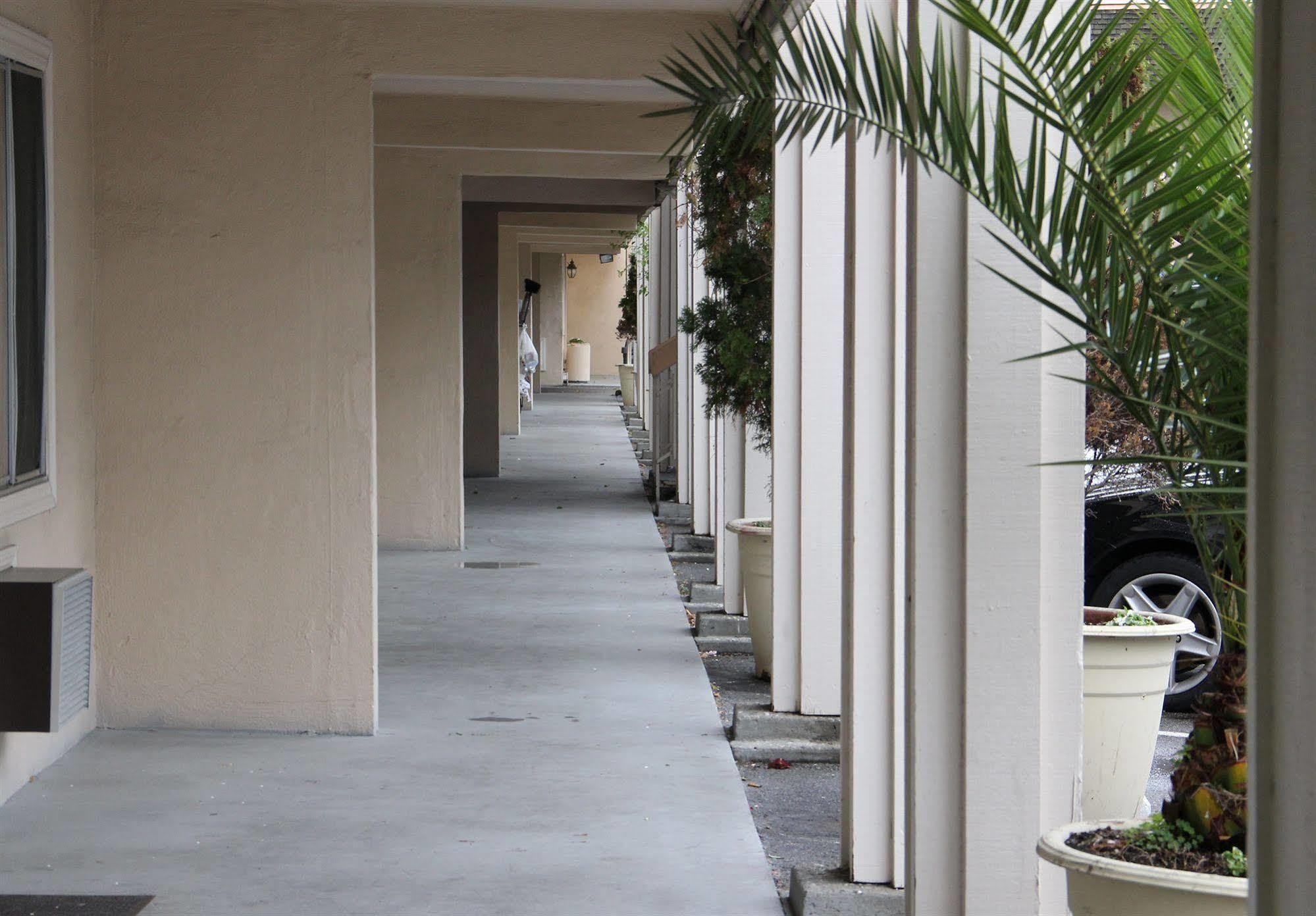 Caravelle Inn Extended Stay San Jose Exterior photo